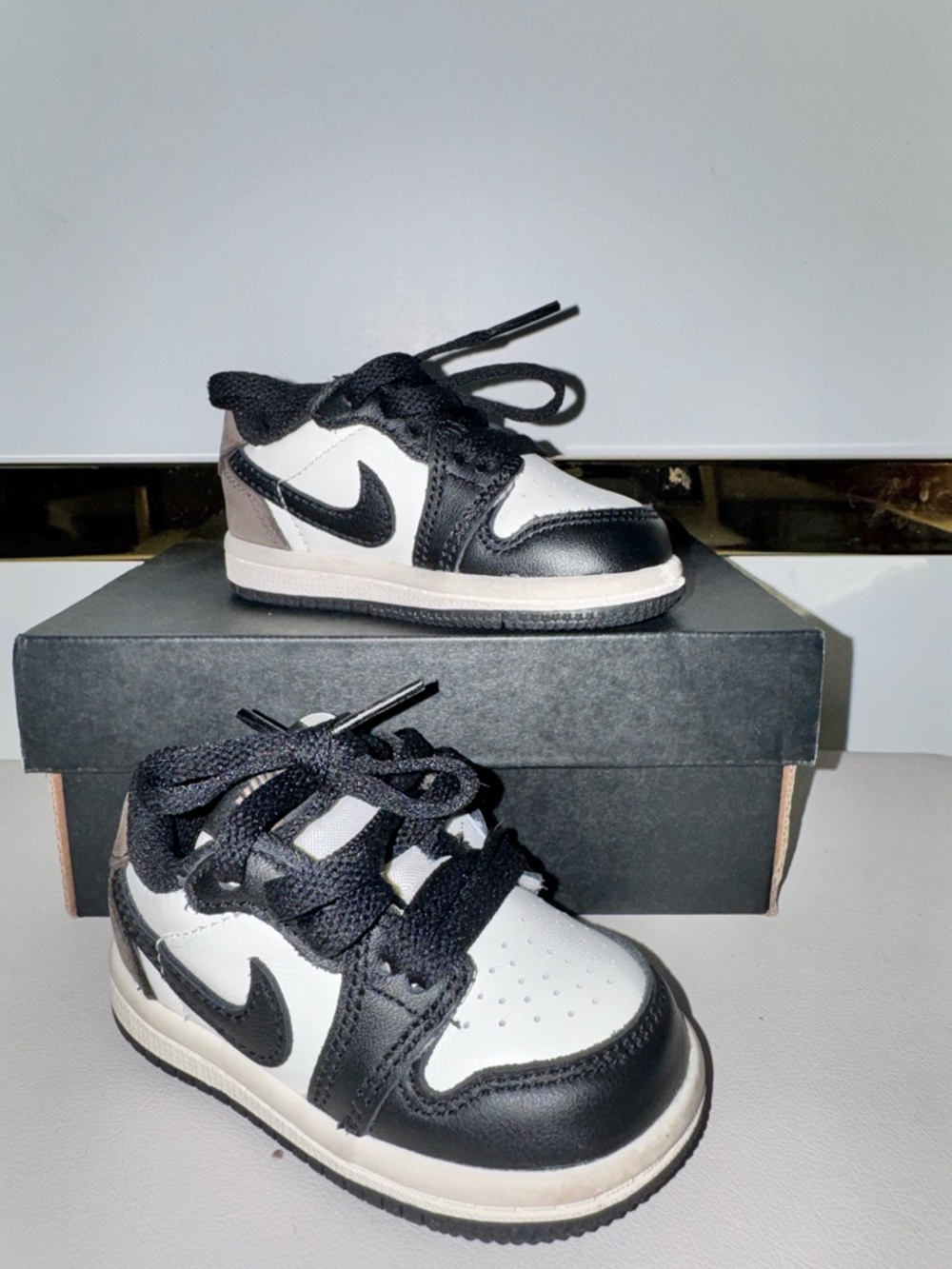 Jordan 1 Retro “mocha”